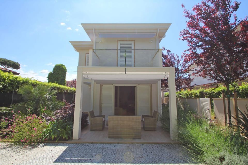 Property building, Garden, On site