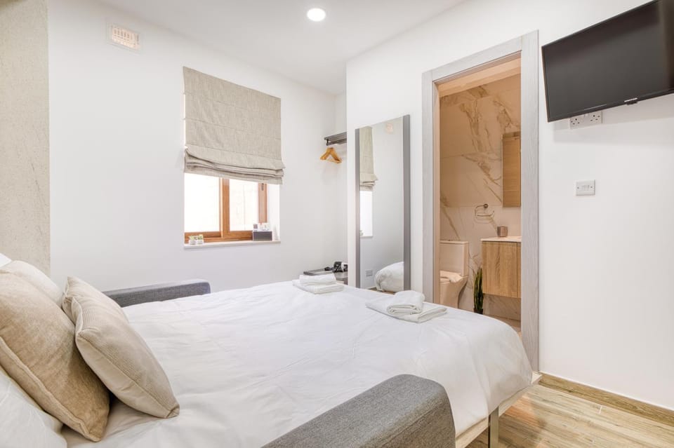 Private suite 5 with shared kitchen at the New Casa Vittoria by SF Homes Apartment in Malta