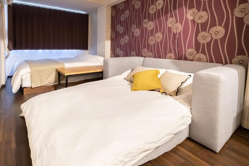 Bed, Photo of the whole room, Seating area, Bedroom