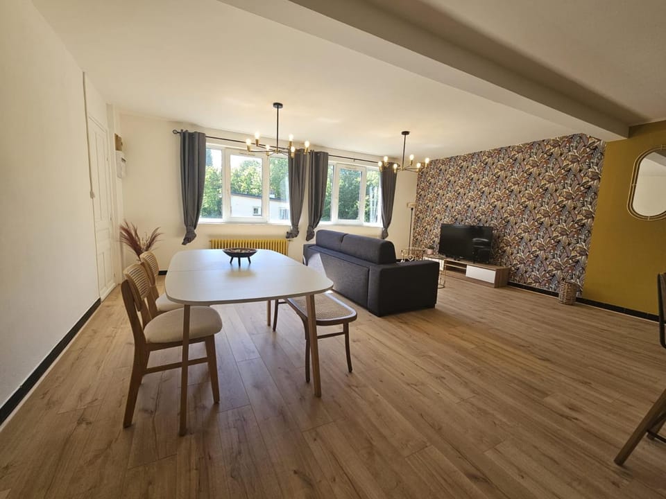 Living room, Seating area, Dining area