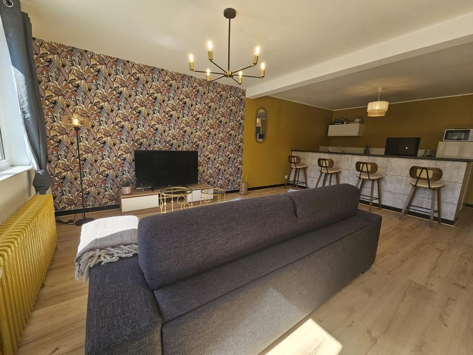 TV and multimedia, Kitchen or kitchenette, Living room, Seating area