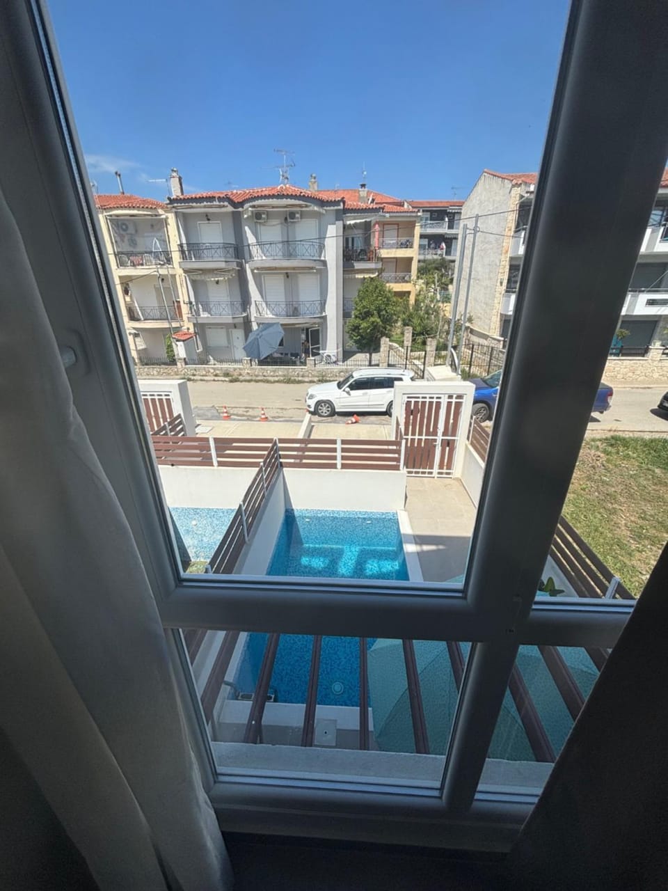 Property building, Patio, Day, Balcony/Terrace, Pool view, Swimming pool, Parking