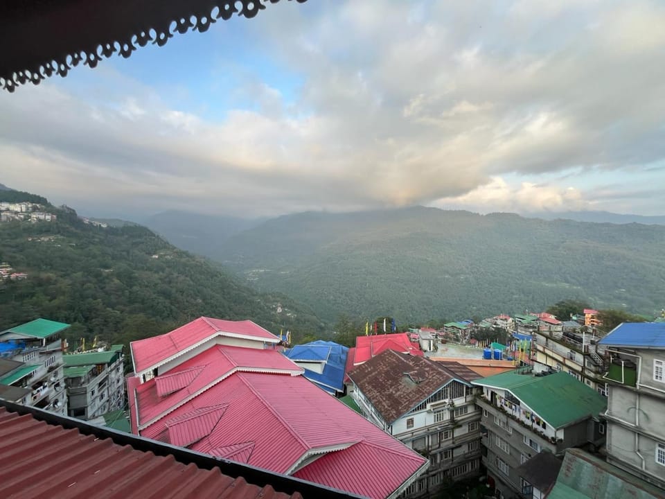 Hotel Yeasel continental by Staynest 100 meter from Ridge Park Hotel in India