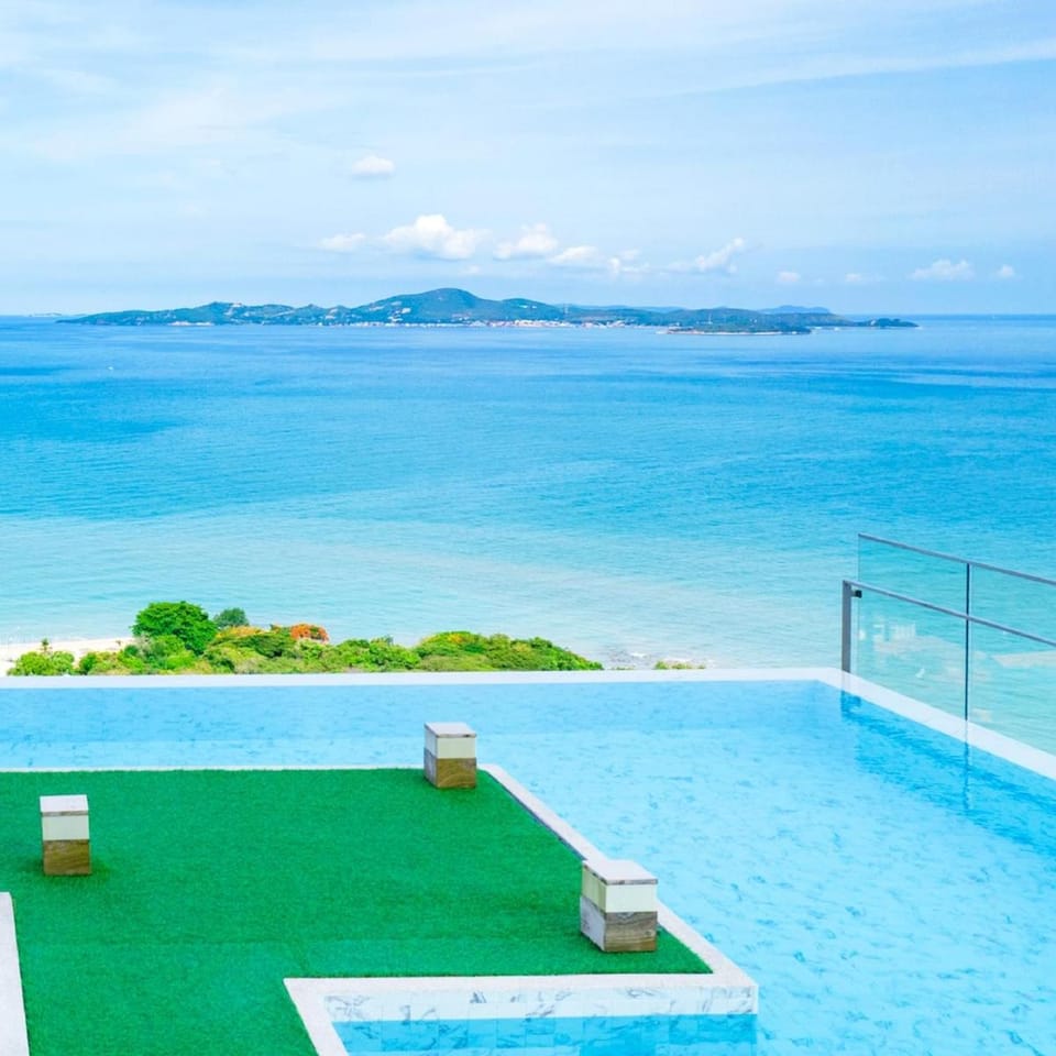 Beachfront Sea View - Breath Taking Views Apartment in Pattaya City