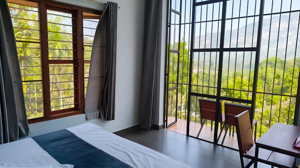 Bed, Natural landscape, Balcony/Terrace, Photo of the whole room, Mountain view