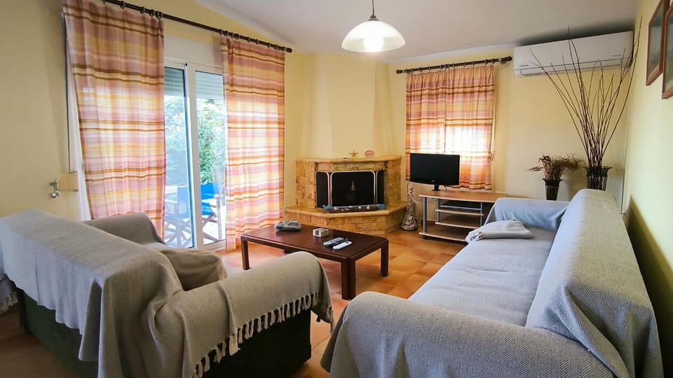 TV and multimedia, Living room, Photo of the whole room, Seating area