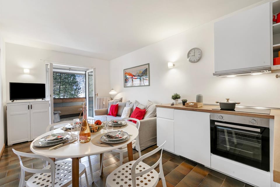 Living room, Dining area