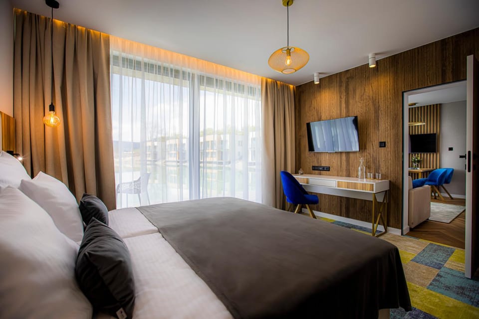 TV and multimedia, Photo of the whole room, Bedroom