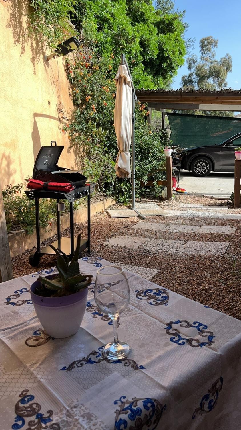 Patio, Day, BBQ facilities, BBQ facilities, Garden, Dining area, Garden view, Parking