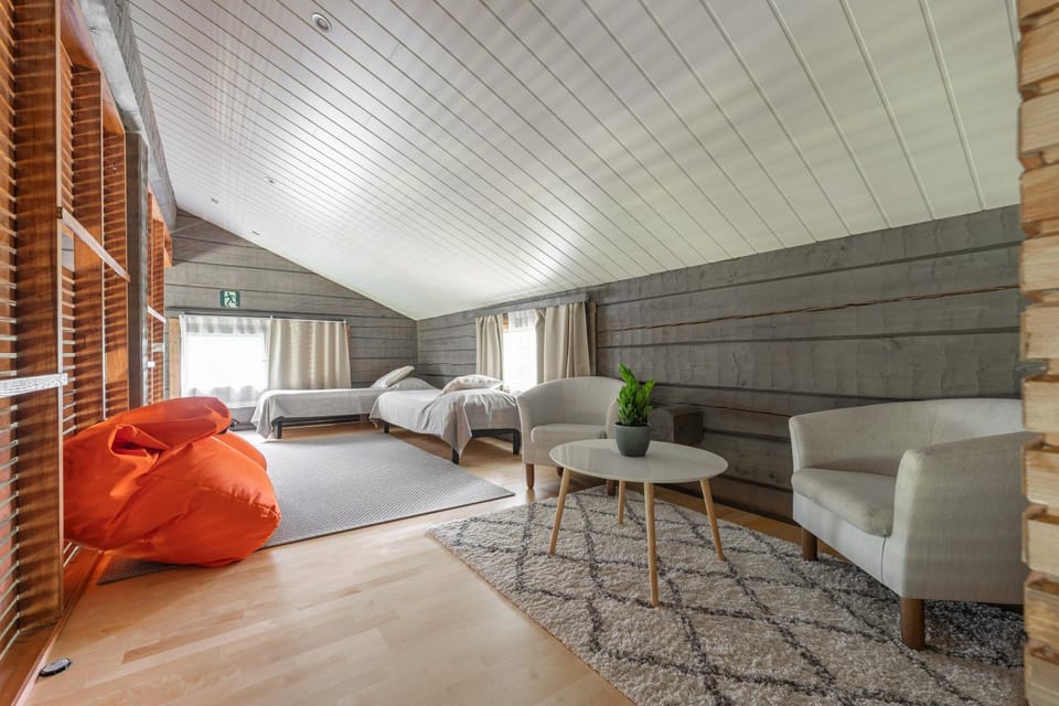Bed, Photo of the whole room, Seating area, Bedroom