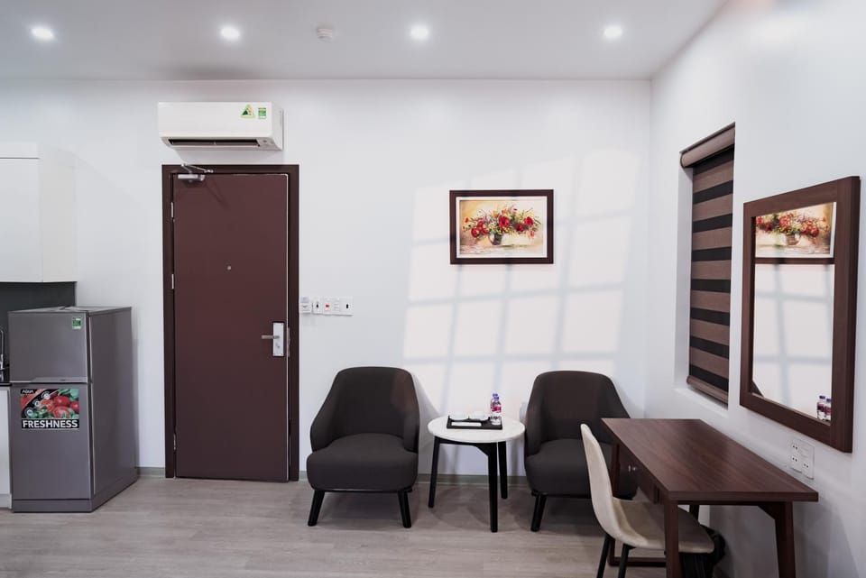 Seating area, Dining area