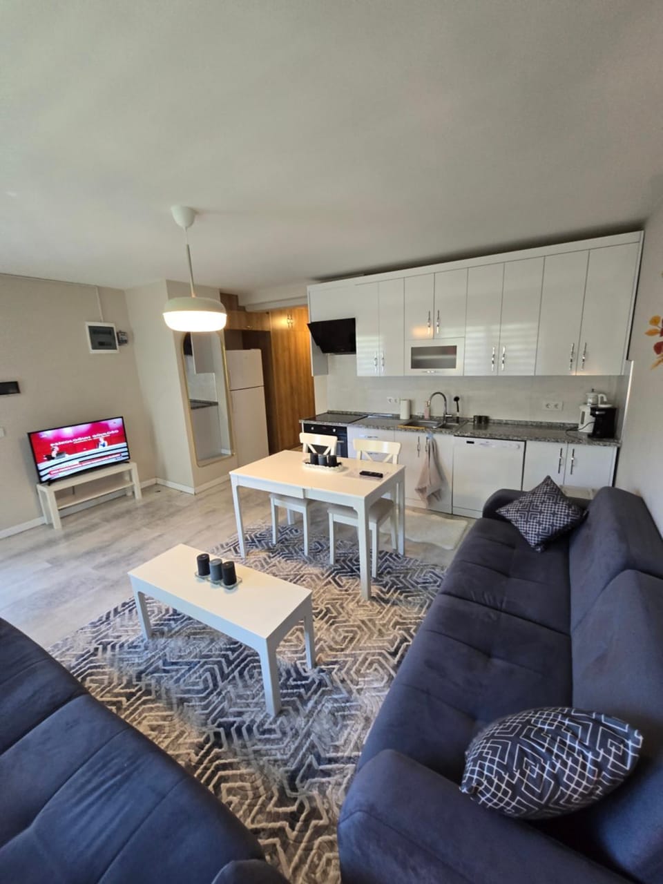 Communal lounge/ TV room, TV and multimedia, Kitchen or kitchenette, Living room, Seating area, Dining area, minibar, oven, stove