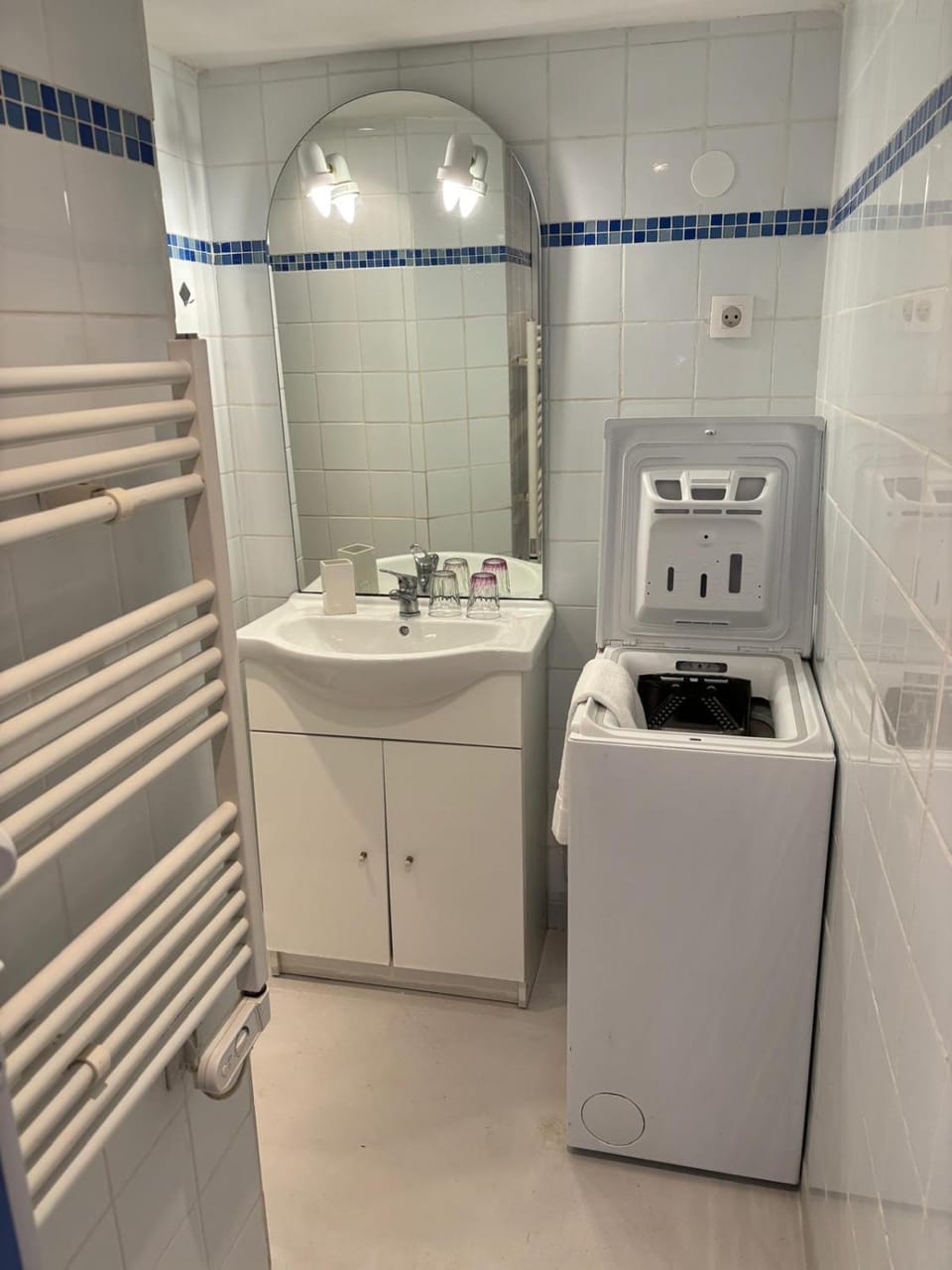 Bathroom, washing machine