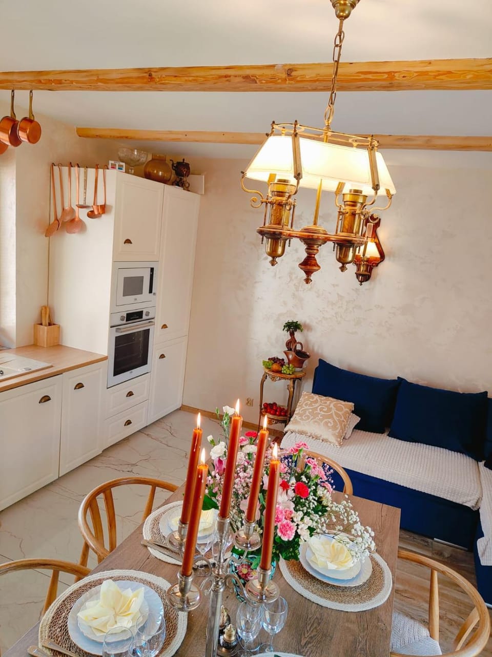 Kitchen or kitchenette, Living room, Seating area, Dining area, pet friendly