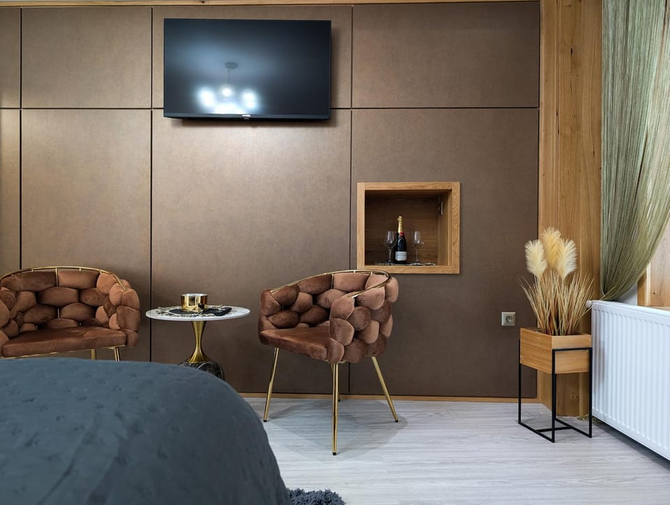 TV and multimedia, Seating area, Evening entertainment