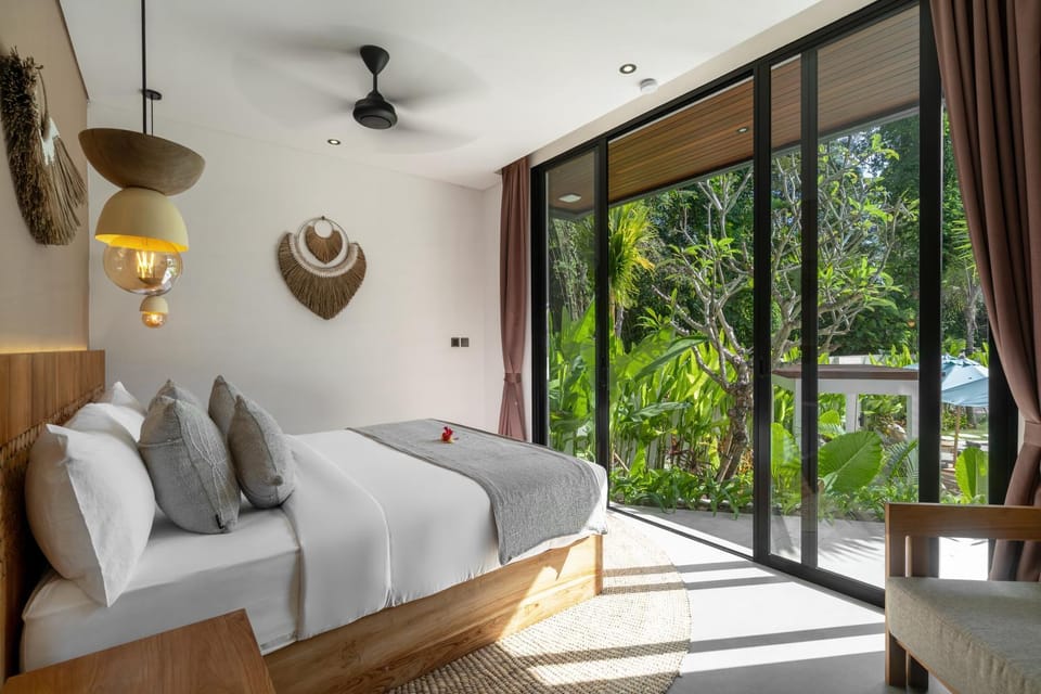 Bed, TV and multimedia, View (from property/room), Bedroom, air conditioner