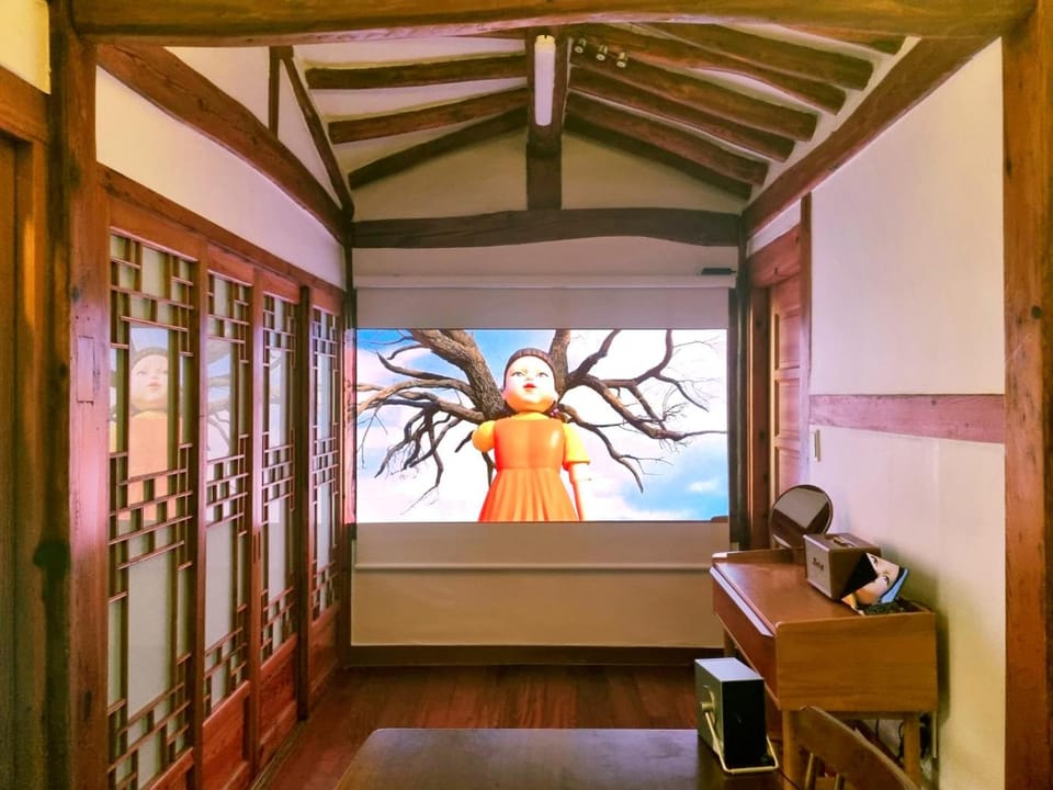 Communal lounge/ TV room