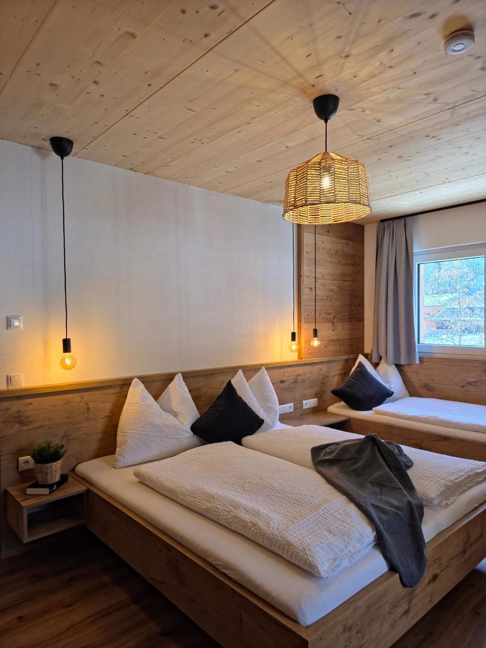 Bed, Photo of the whole room, Bedroom, Family