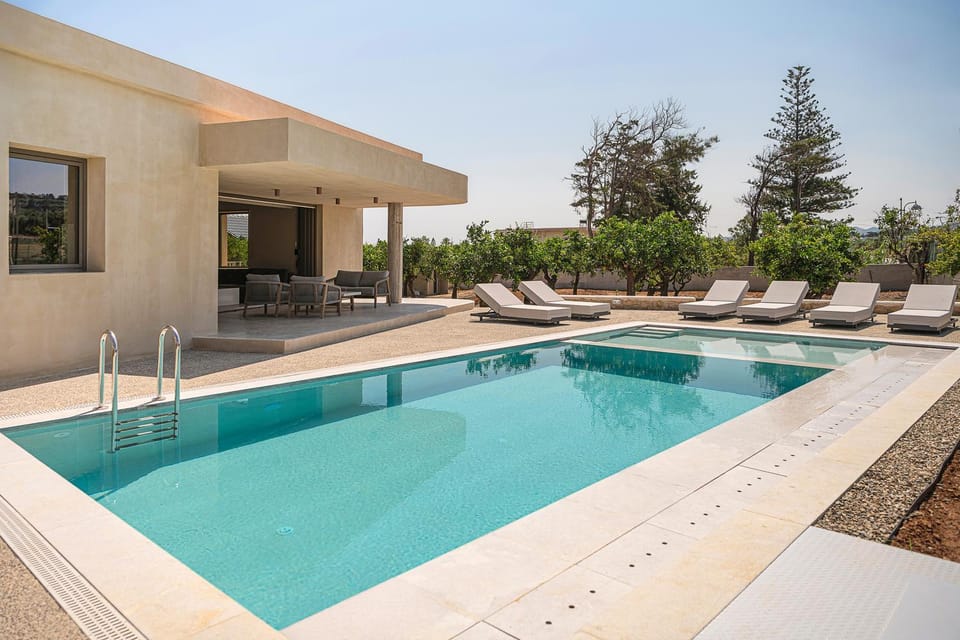 Balcony/Terrace, Swimming pool, sunbed