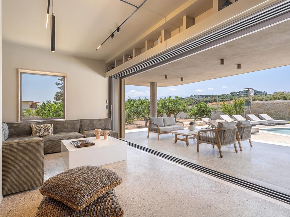 Balcony/Terrace, Balcony/Terrace, Seating area, Swimming pool