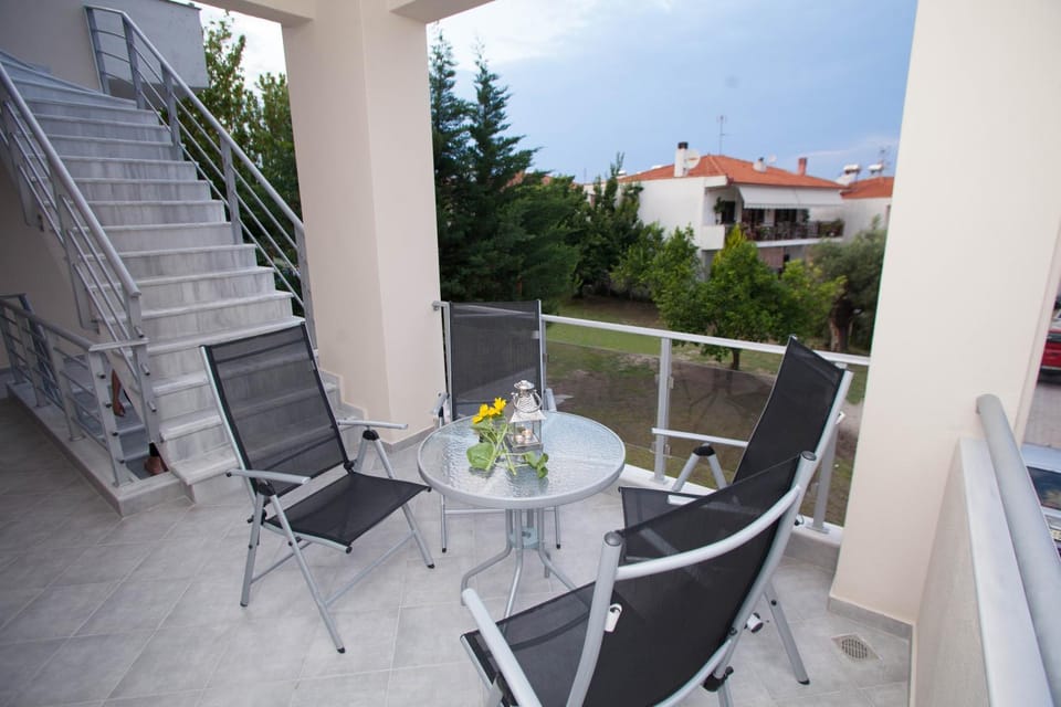 Balcony/Terrace, Garden view