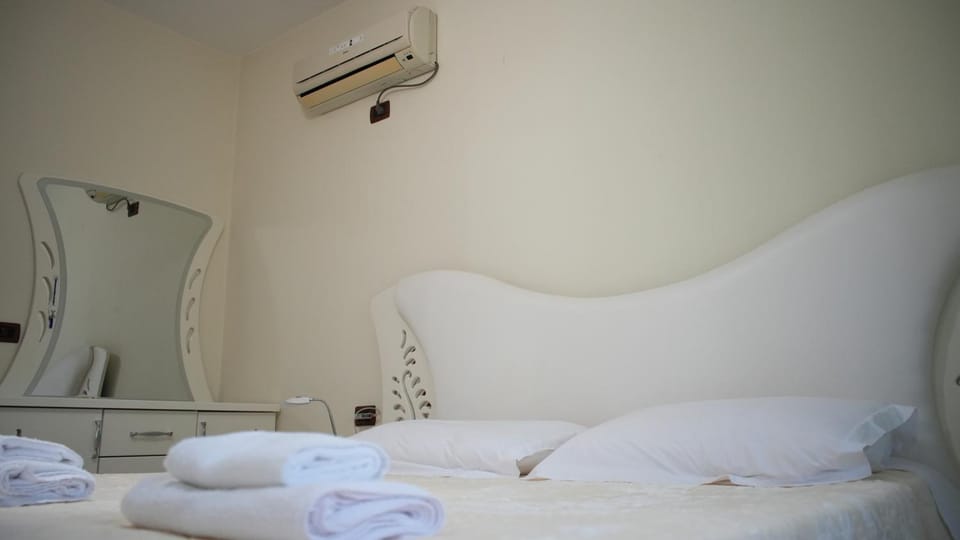 Bed, Bedroom, air conditioner
