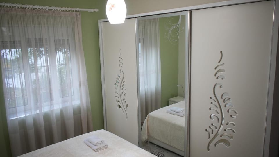 Bedroom, wardrobe