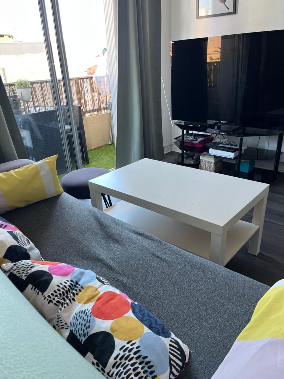 Bed, TV and multimedia, Living room