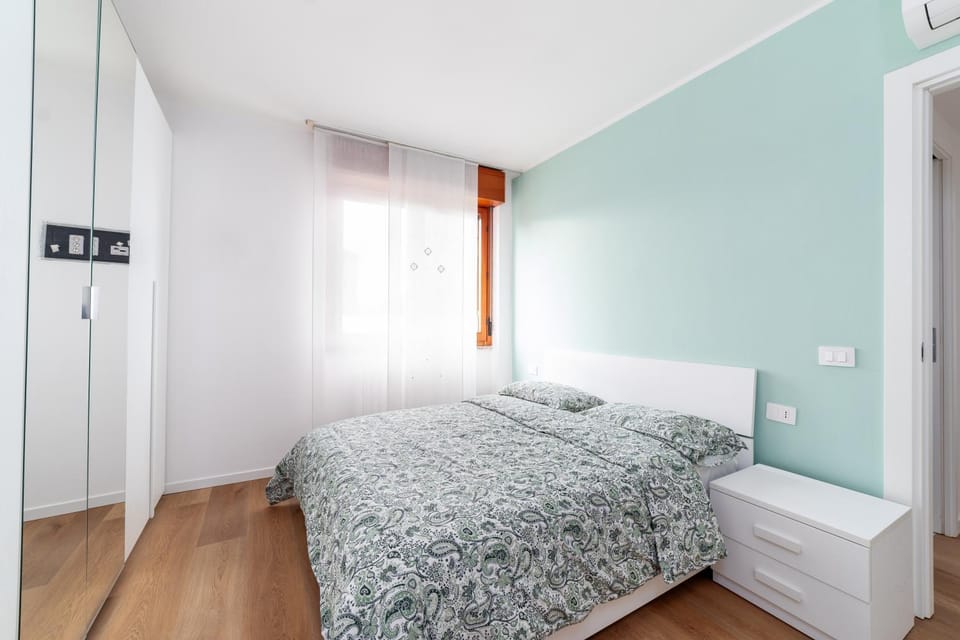 Bed, Photo of the whole room, Bedroom, wardrobe