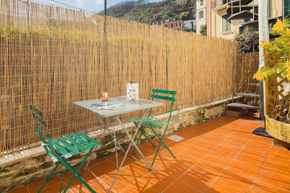 La Posta Di Cadimare - Chill in the Mezzanine Bedroom at a Former Post Office House in La Spezia