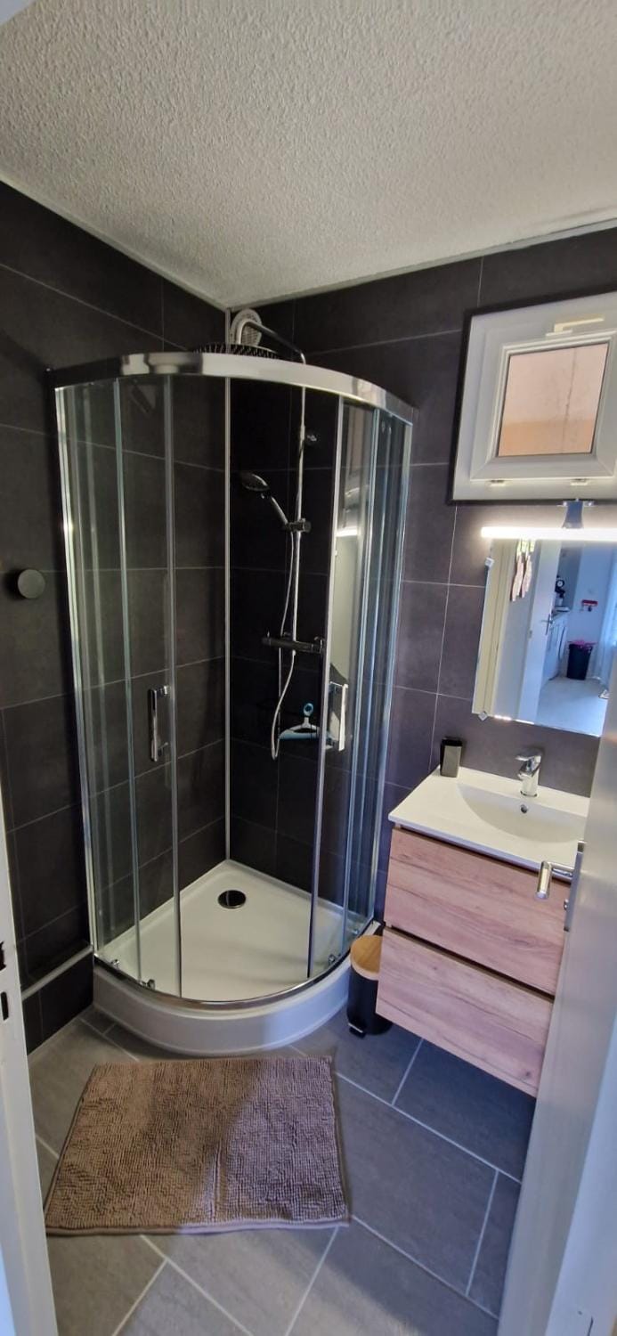 Shower, Bathroom