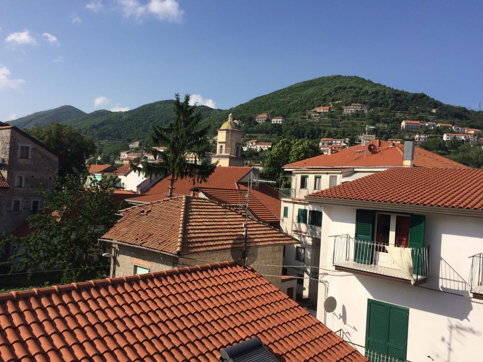 Balcony/Terrace, Dining area, Mountain view