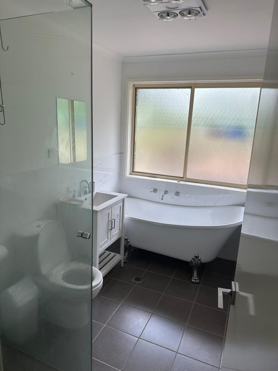 Home away from home - Whole house booking only -4 Bedrooms House in Queanbeyan