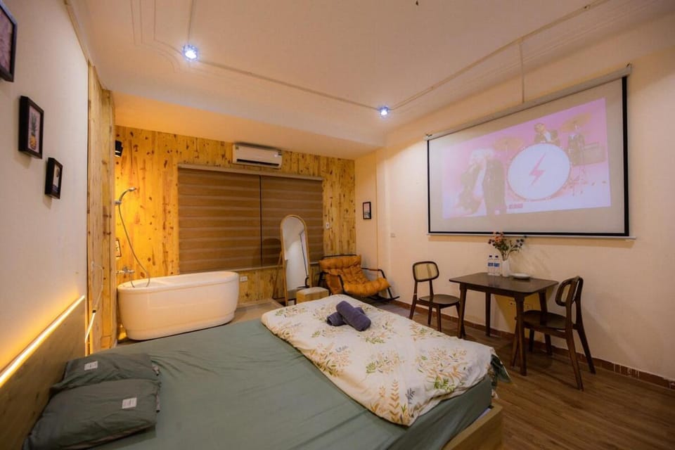 Bed, TV and multimedia, Photo of the whole room
