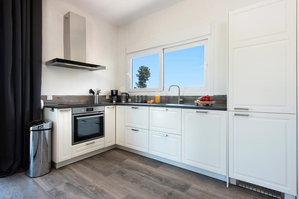 Day, Kitchen or kitchenette, oven, stove