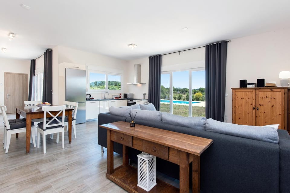 Kitchen or kitchenette, Living room, Seating area, Dining area, Garden view, Pool view