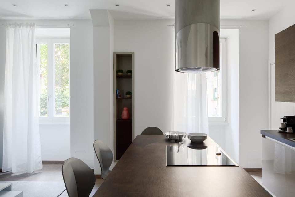 Kitchen or kitchenette, Dining area, Inner courtyard view, stove