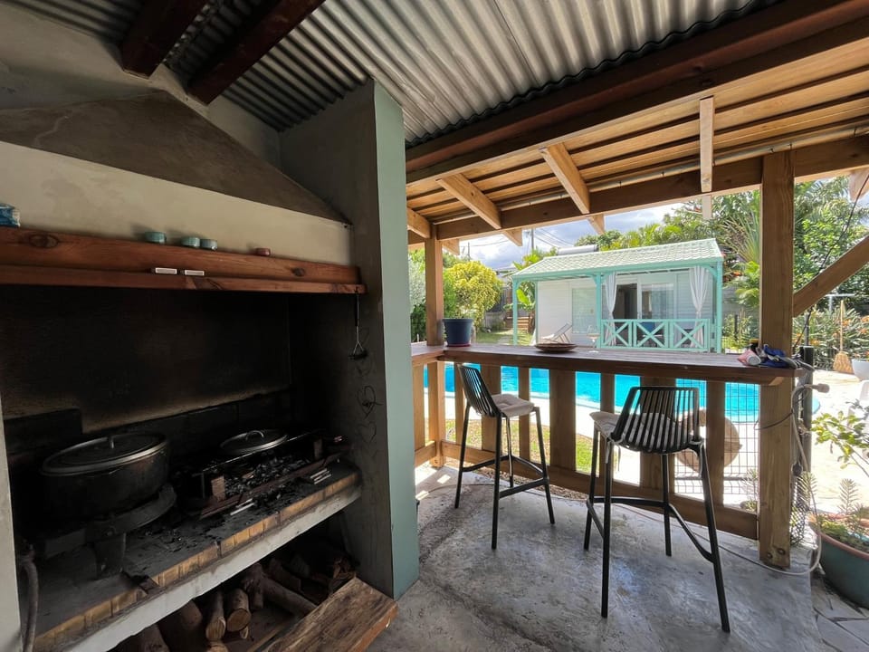 BBQ facilities, BBQ facilities, Kitchen or kitchenette, Communal kitchen, Pool view
