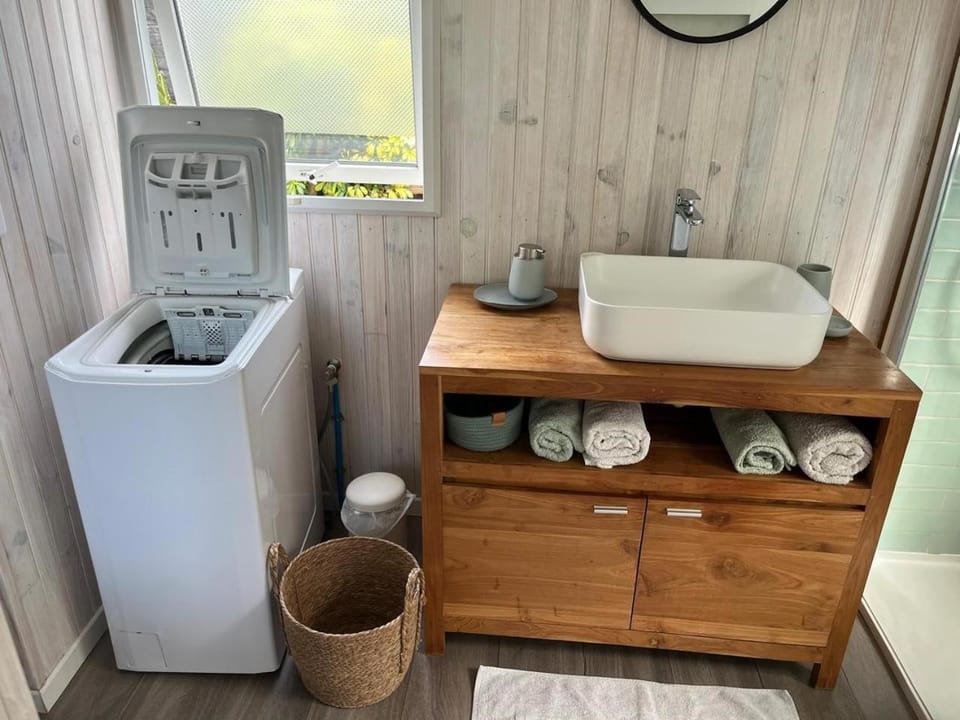 Bathroom, washing machine