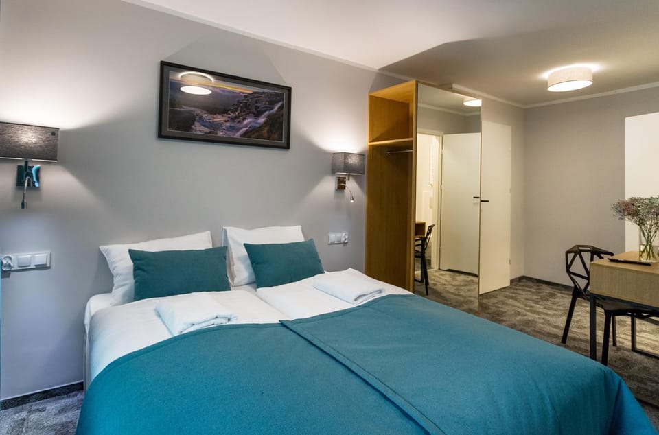Bed, Photo of the whole room, Bedroom, wardrobe