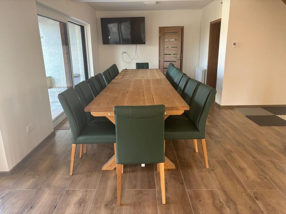 Seating area, Dining area