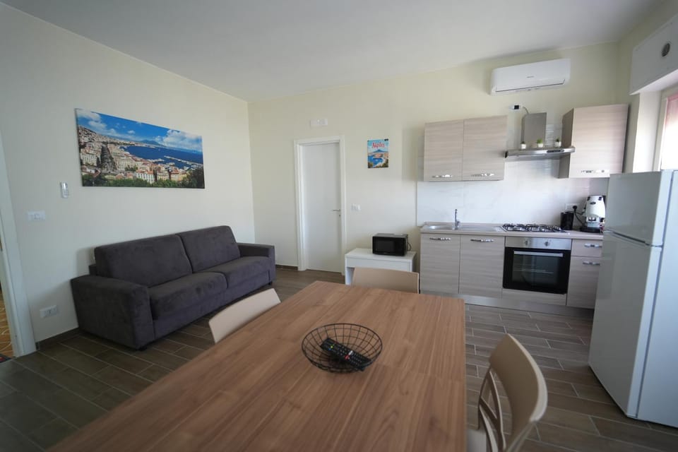 Kitchen or kitchenette, Living room, Seating area, Dining area, oven, stove