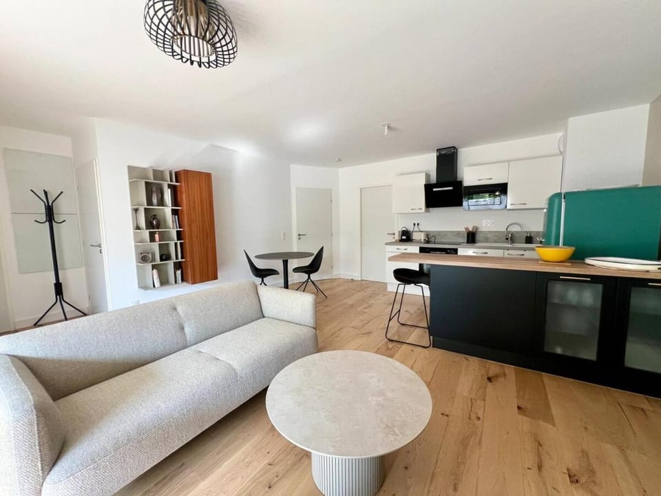 Living room, Seating area, Dining area, stove