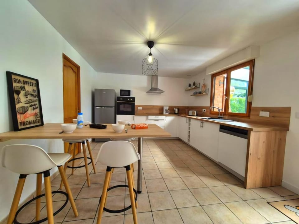 Dining area, kitchen