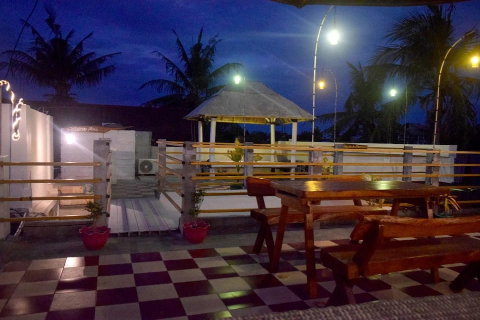 Property building, Restaurant/places to eat