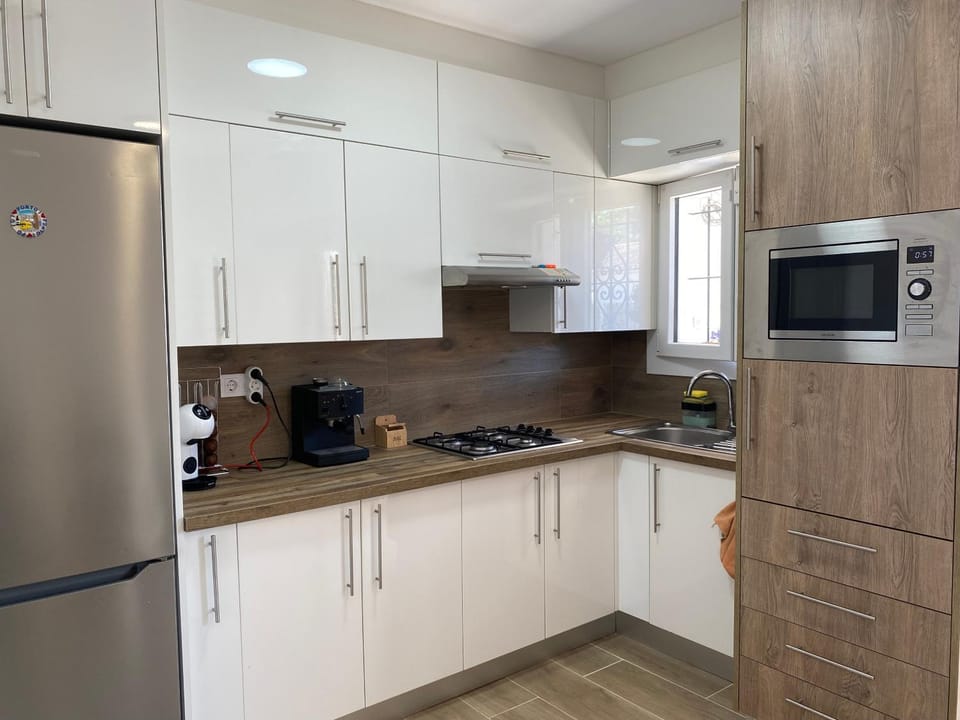 Kitchen or kitchenette, Living room