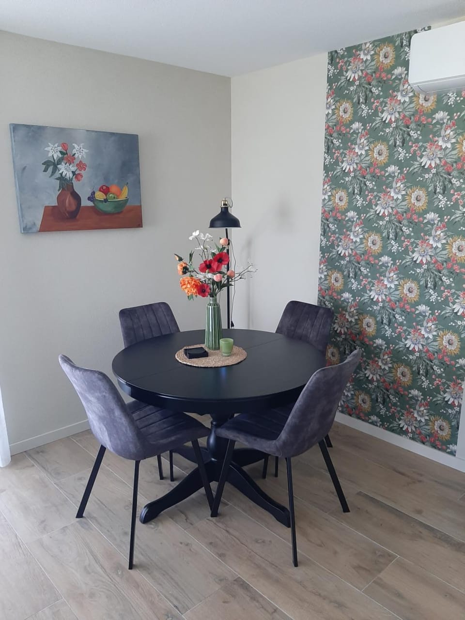 Living room, Seating area, Dining area, Internal: Not applicable to any particular room