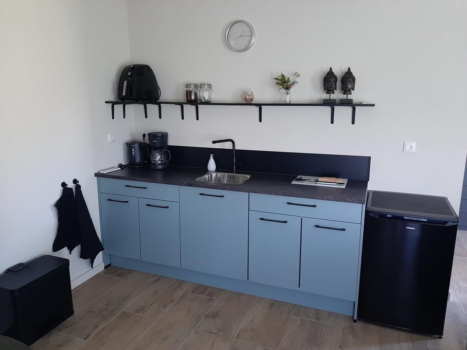 Kitchen or kitchenette, stove, Internal: Not applicable to any particular room