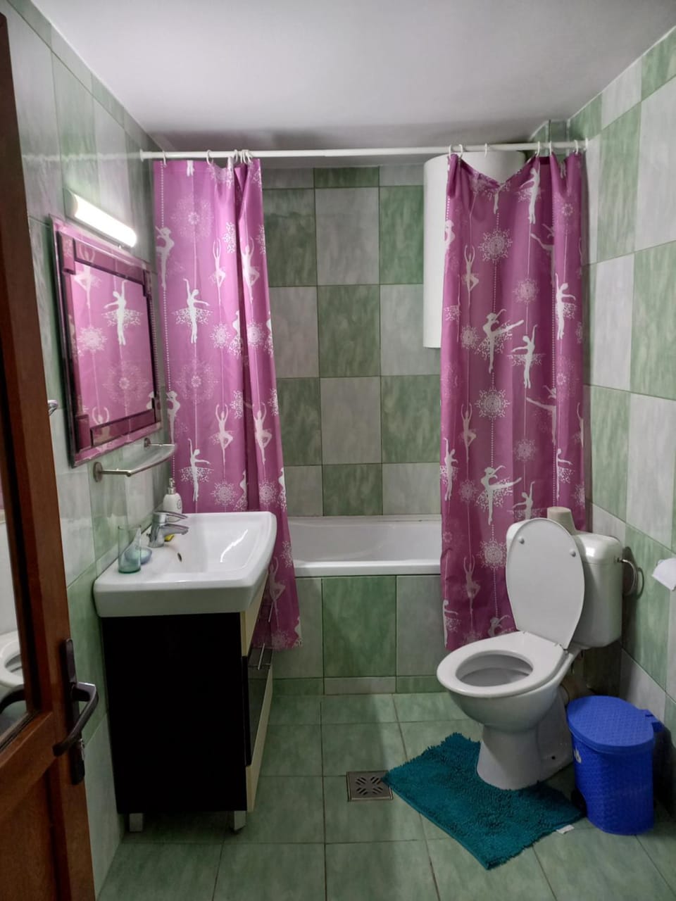 Shower, Toilet, Bathroom, Bath, towels