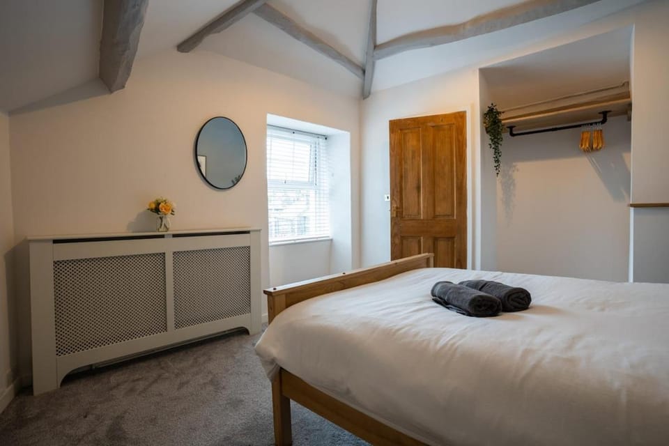 Bed, Bedroom, towels, wardrobe